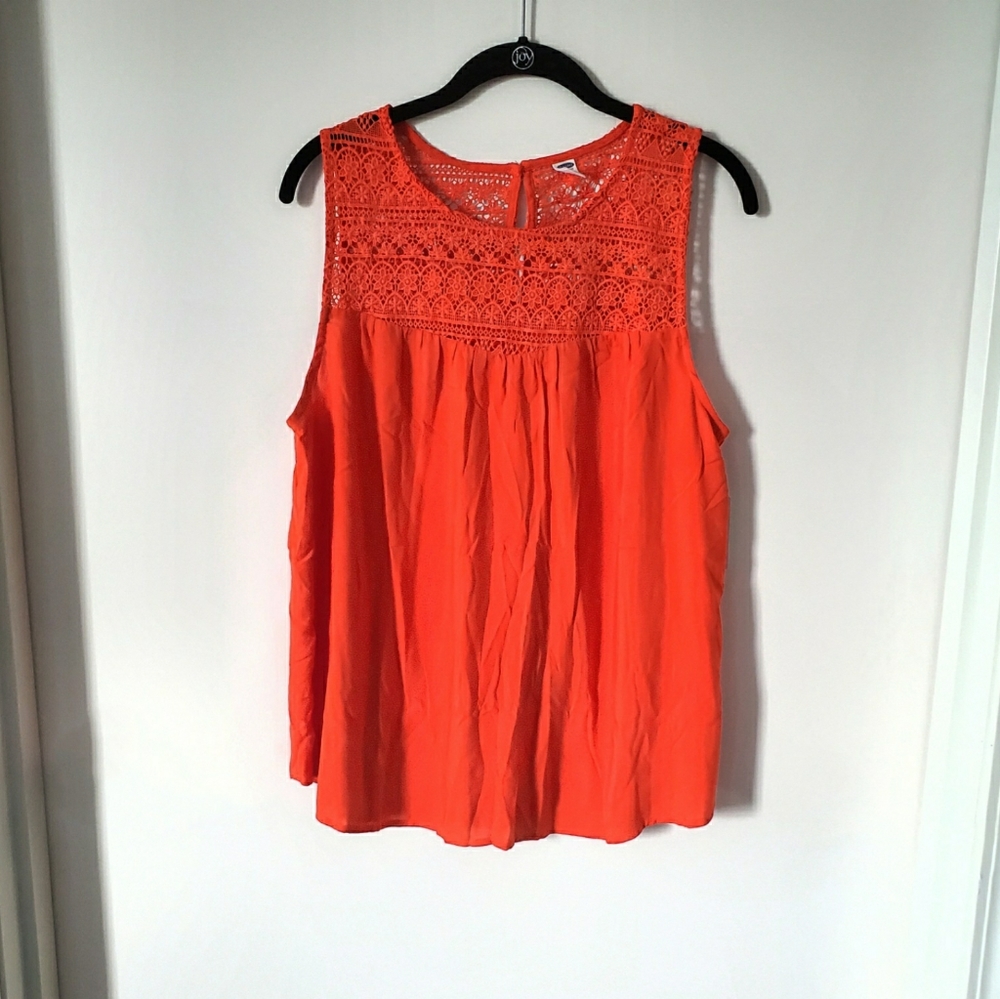 🍬 Old Navy Crochet Tank Top/ Sz L
